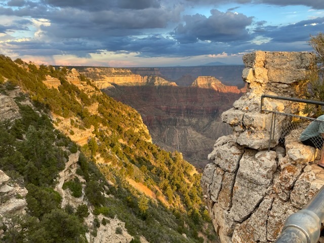 Background-Grand_Canyon-deep_gulley_to_openin...