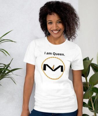 I_am_Queen_Tshirt_MOLIAE85jcq.jpg