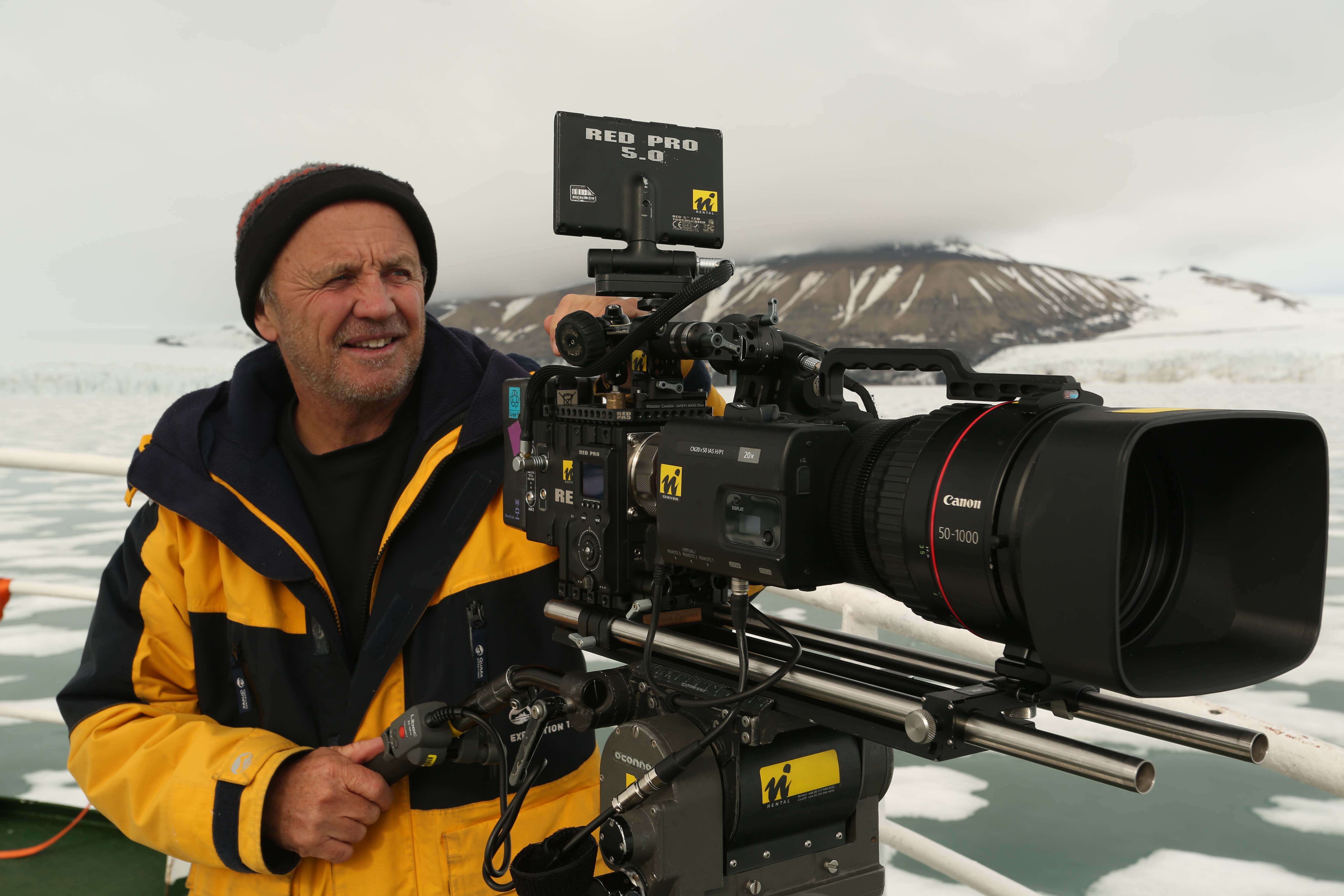 Doug_filming_with_his_RED_9A5A510_22_26dzu9.j...