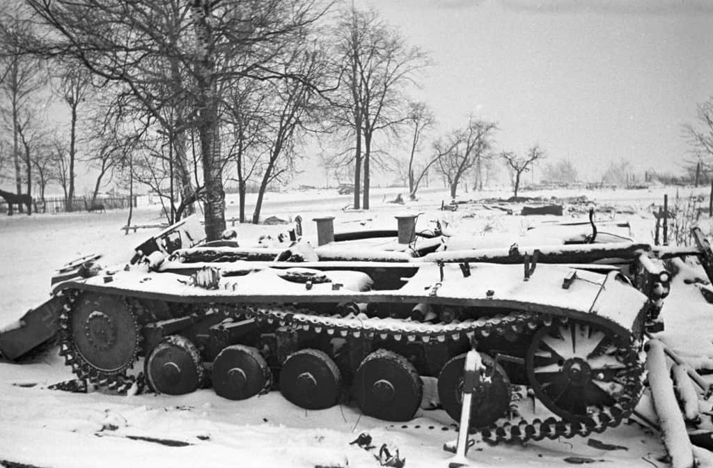 Wrecked-German-Panzer-II-near-Moscow-Dec-1941...