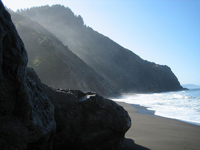 640px-Morning_on_the_Lost_Coast.jpg