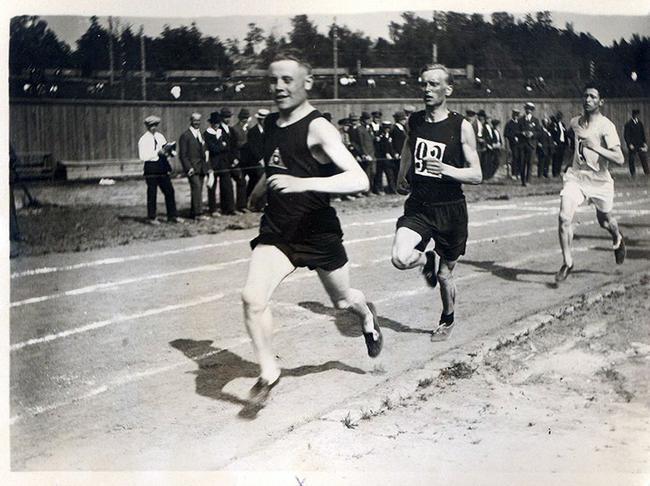 Paavo_Nurmi_at_the_1920_Olympic_trials.jpeg
