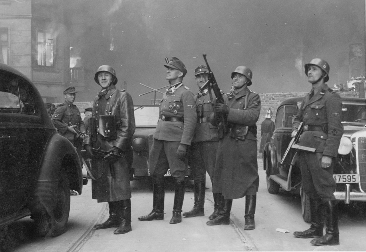 Stroop_Warsaw_Ghetto_Uprising_03.jpg